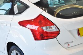2012款福特福克斯两厢2.0L手动豪华运动型