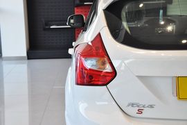 2012款福特福克斯两厢2.0L手动豪华运动型