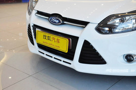 2012款福特福克斯两厢2.0L手动豪华运动型