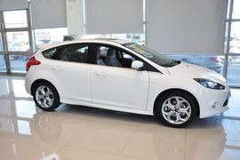 2012款福特福克斯两厢2.0L手动豪华运动型