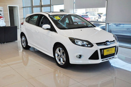 2012款福特福克斯两厢2.0L手动豪华运动型