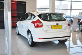 2012款福特福克斯两厢2.0L手动豪华运动型