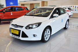 2012款福特福克斯两厢2.0L手动豪华运动型