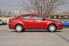 2013款三菱翼神风尚版1.6L手动经典型
