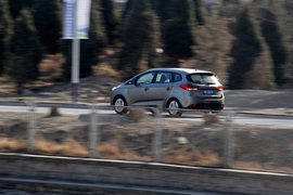 2013款起亚新佳乐2.0L自动舒适版7座深测