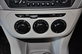 2014款雪铁龙全新爱丽舍1.6L手自一体时尚型