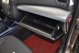 2013款起亚索兰托2.2T柴油四驱豪华版7座