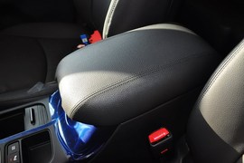 2013款起亚索兰托2.2T柴油四驱豪华版7座