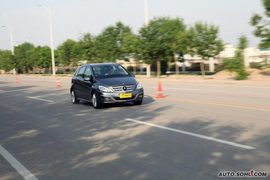 2009款奔驰B200时尚型试驾