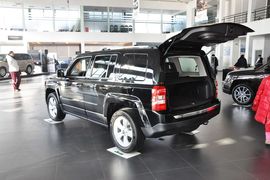 2014款Jeep自由客2.4L豪华导航版