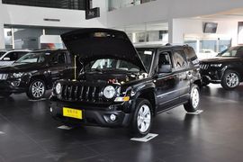 2014款Jeep自由客2.4L豪华导航版