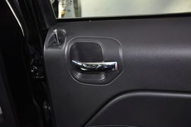 2014款Jeep自由客2.4L豪华导航版