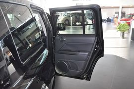 2014款Jeep自由客2.4L豪华导航版