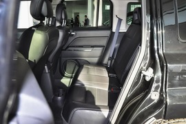 2014款Jeep自由客2.4L豪华导航版