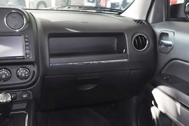 2014款Jeep自由客2.4L豪华导航版