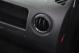 2014款Jeep自由客2.4L豪华导航版