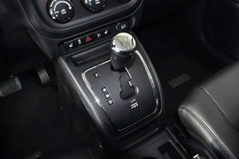 2014款Jeep自由客2.4L豪华导航版