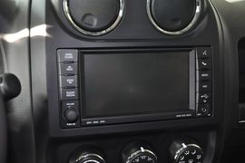 2014款Jeep自由客2.4L豪华导航版