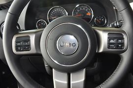 2014款Jeep自由客2.4L豪华导航版