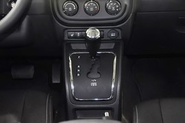 2014款Jeep自由客2.4L豪华导航版