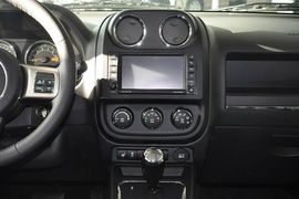 2014款Jeep自由客2.4L豪华导航版