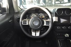 2014款Jeep自由客2.4L豪华导航版