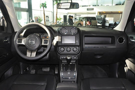 2014款Jeep自由客2.4L豪华导航版