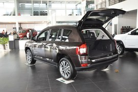 2014款Jeep指南者2.0L两驱豪华版