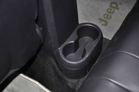 2014款Jeep指南者2.0L两驱豪华版