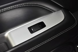 2014款Jeep指南者2.0L两驱豪华版