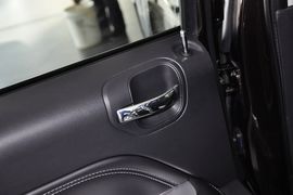 2014款Jeep指南者2.0L两驱豪华版