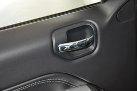 2014款Jeep指南者2.0L两驱豪华版