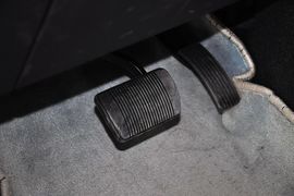 2014款Jeep指南者2.0L两驱豪华版