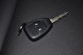 2014款Jeep指南者2.0L两驱豪华版