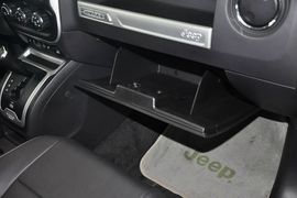 2014款Jeep指南者2.0L两驱豪华版