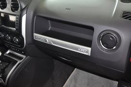 2014款Jeep指南者2.0L两驱豪华版