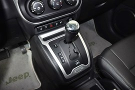 2014款Jeep指南者2.0L两驱豪华版