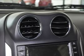 2014款Jeep指南者2.0L两驱豪华版