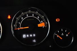 2014款Jeep指南者2.0L两驱豪华版