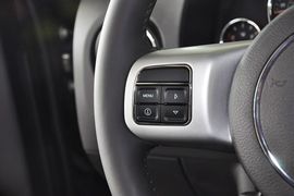 2014款Jeep指南者2.0L两驱豪华版