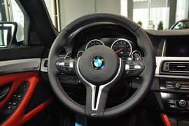 2014款宝马M5马年限量版