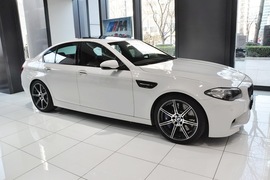 2014款宝马M5马年限量版