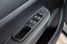 2013款标致307两厢1.6L手动舒适版