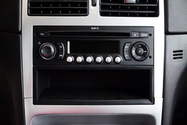 2013款标致307两厢1.6L手动舒适版