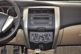2013款日产骊威1.6XL手动豪华型