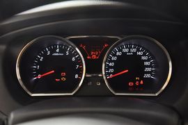 2013款日产骊威1.6XL手动豪华型