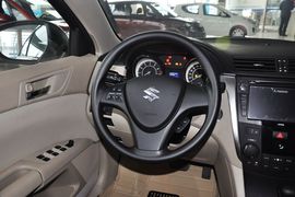 2011款铃木凯泽西2.4L两驱CVT标准版