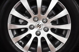 2011款铃木凯泽西2.4L两驱CVT标准版