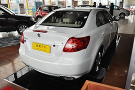 2011款铃木凯泽西2.4L两驱CVT标准版