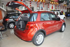 2013款铃木天语SX4酷锐1.6L手动灵动型